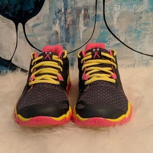 Woman's Under Armour Size 7.5